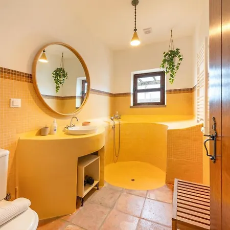Guestready - Charming With Pool In 招待所