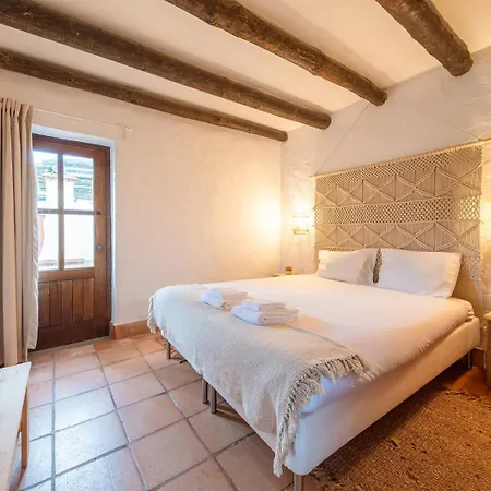 Guestready - Charming With Pool In 招待所